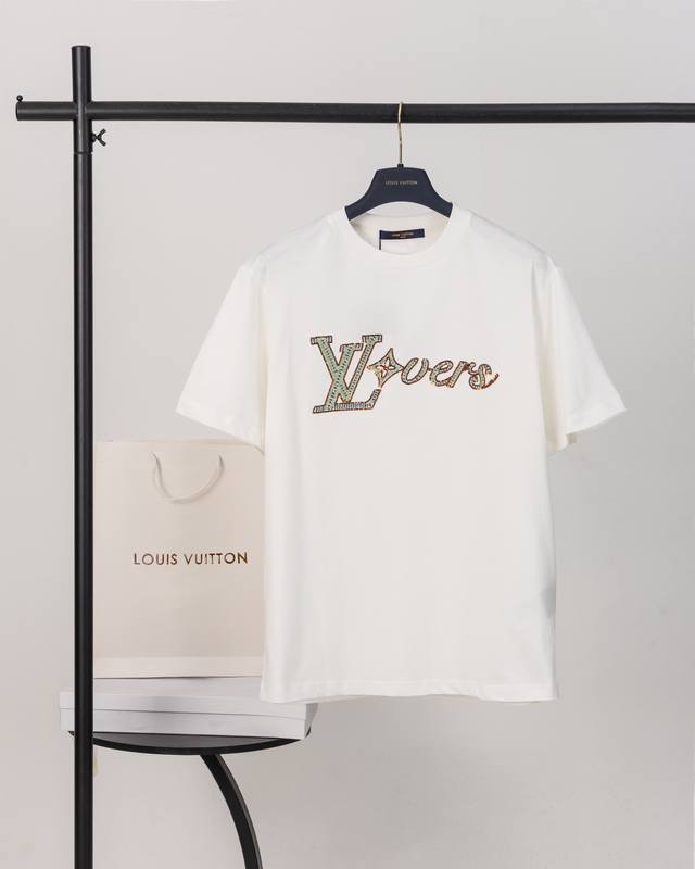 A613#Louis Vuitton*路易威登Lv 2025新款 重工珠片绣短袖T恤采用原板独家定制270双纱纯棉面料 质感非常柔软舒服 100%区别市场的顶级