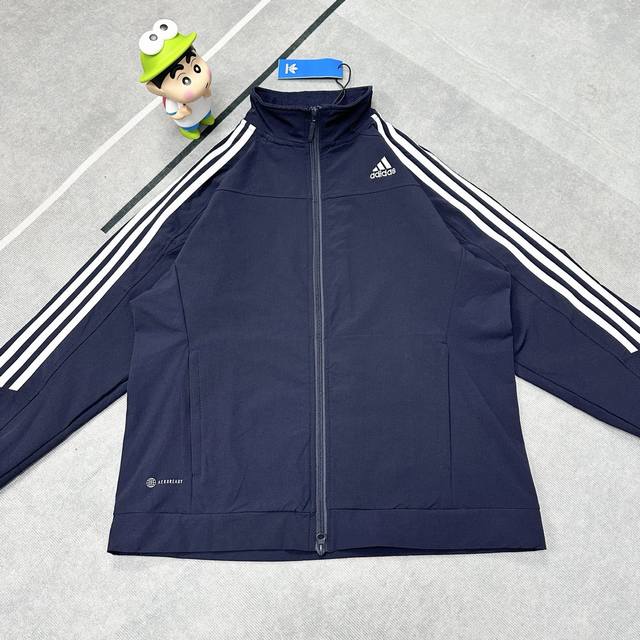 区别网销货 Adidas阿迪达斯 Qq糖立领亚洲版立领三条杠夹克外套 男女同款 货号: Hc9952 经典情侣外套 细节在线，随意对比！原版定色定染 同款藏蓝色