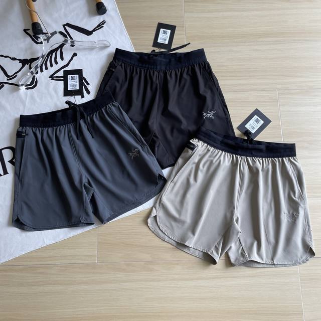 品质短裤Arc'teryx 始祖鸟三色松紧健身必备单品神器户外轻量速干运动短裤透气机能松紧腰抽绳五分短裤采用客供户外速干面料，柔软舒适！面料弹性具柔软舒适！且具