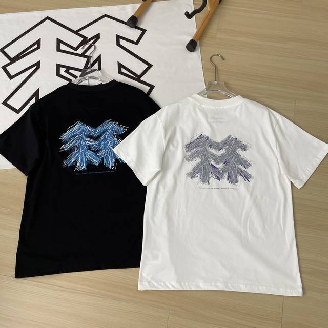 韩国代购级Kolon Sport 可隆两色纯棉泼墨艺术家联名短25Ss袖圆领T恤短袖 面料：采用40织双纱320克面料，原版1:1高克重，纯棉螺纹领口，宽松版型