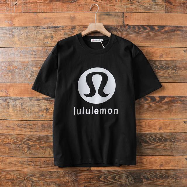 Lululemo* 25Ss新款情侣同款短袖T恤 今年面料全新升级 采用高克重布料 洗完水260克 不缩水不变形 上身阔挺效果极佳 且舒适柔软质感十足 廊型版型