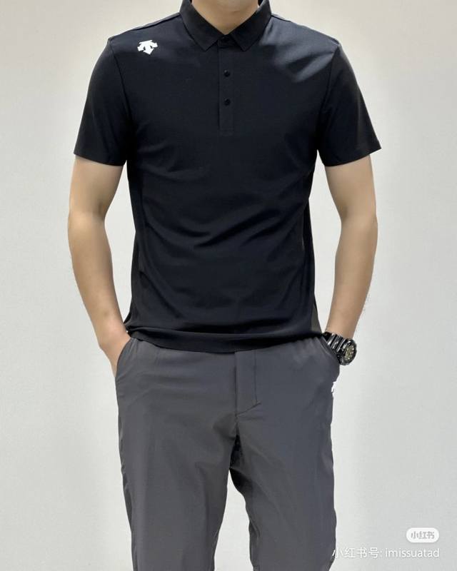 迪桑特Descente 男士夏季舒适无痕短袖Polo衫 迪桑特Descente 年夏季，新款冰丝无痕速干Polo衫，360度无死角一体切割裁剪，全身激光切割+无