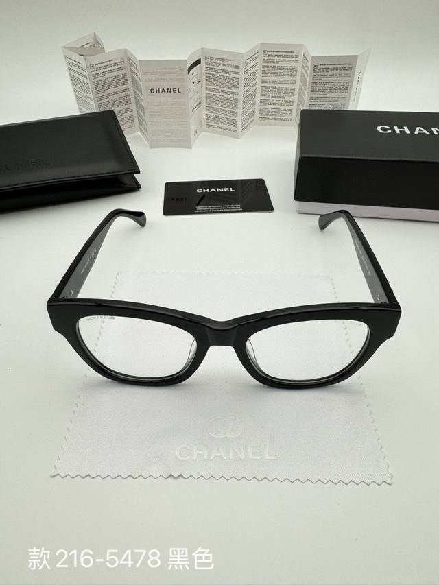 Chanel 香奈儿眼镜框素颜框 配全套包装货号：款216-5478被权志龙带火的眼镜太适合素颜啦，实至名归断货王！今年这么流行必须安排上呀可盐可甜温柔小姐姐风