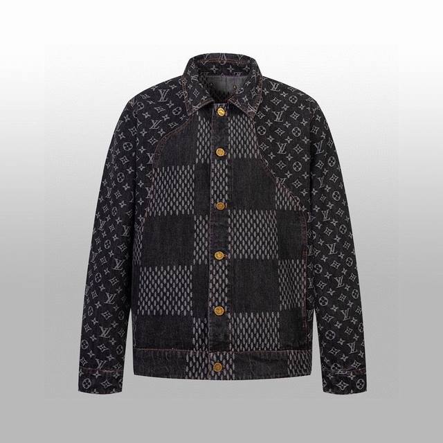 Lv 高版本Louis V* X Nigo联名系列2.0牛仔套装 撞色缝线牛仔 工装夹克采用波浪式细节设计，装饰撞色牛仔布镶面，以全幅 Monogram 图案为
