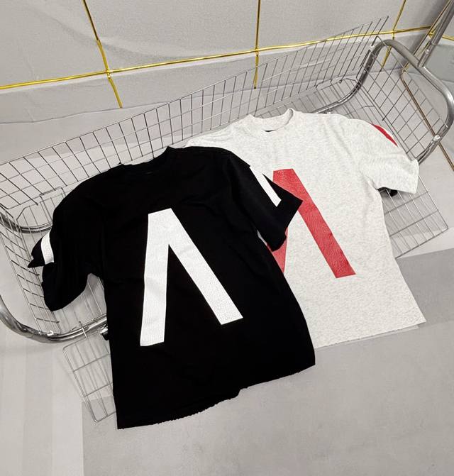 供 Balenciaga 巴黎世家 24Ss 联名限定音乐大V撕裂印花短袖 爆款推荐高版本高品质原版面料 网红明星同款 300G高克重 32支双纱水洗面料 进口