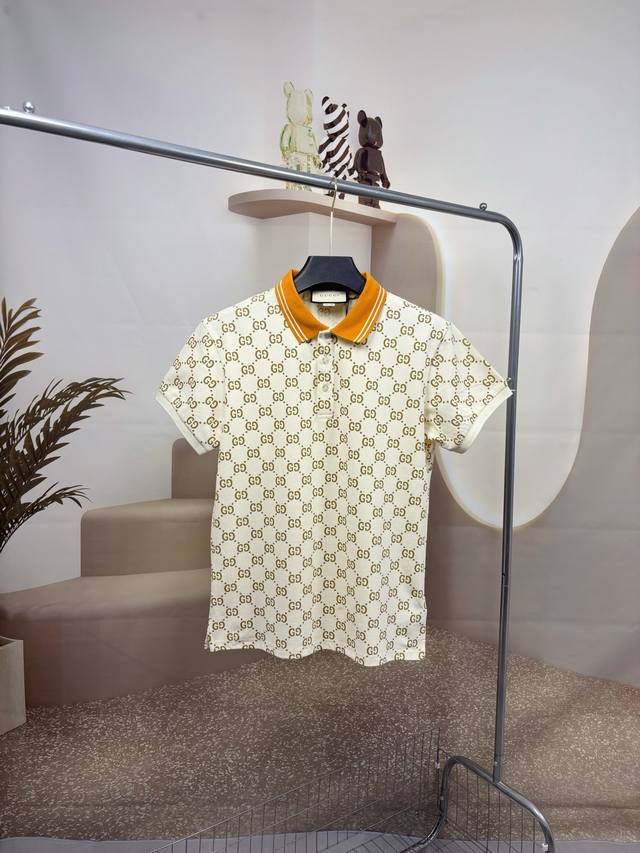 供 Gucci：古驰 S经典款高端商务男士：高端提花立领Polo衫 爆款推荐-采用原版Zp一致定制索罗娜双珠地面料 螺纹同缸定染零色差 ！Yb一样克重260G