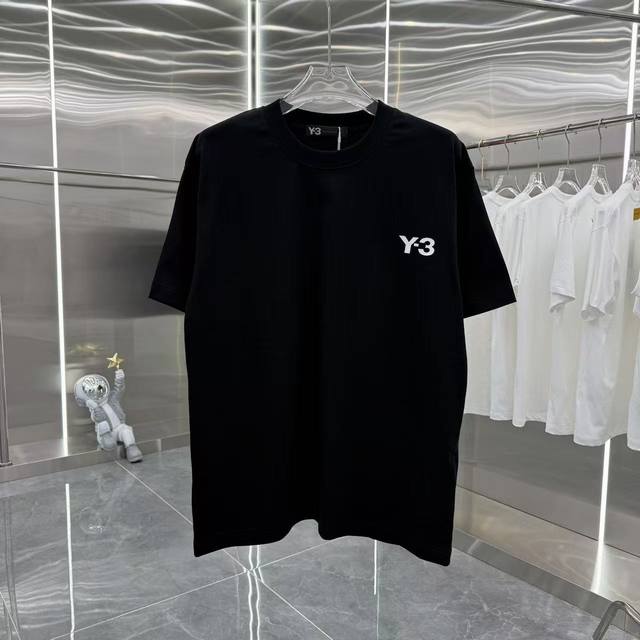 Y3 2025夏季新款 圆领短袖 个性刻字模 男女同款宽松版 S M L Xl Xxl 五个码 颜色 黑色 白色 灰色