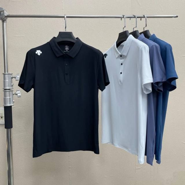 迪桑特经典简约Polo衫短袖原版面料 亲肤舒适 透气丝滑 定位Logo印花压胶小标版型超正 科技面料贴合肌肤 上身无敌好看 采用进口光感冰丝弹力面料 激光切割3