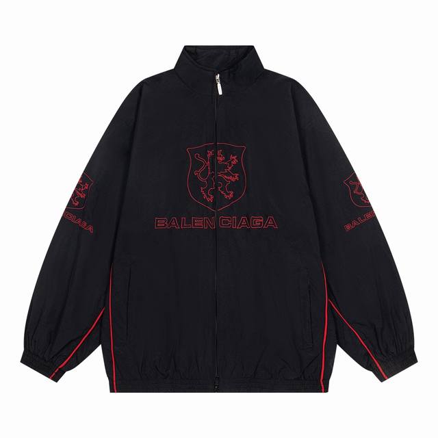 K478# 巴黎世家 Balenciaga Blcg 25Ss 79红条曼联刺绣运动套装外套 正确版本定制消光塔丝隆冲锋衣面料 面料经过防水涂层工艺 内里采用三