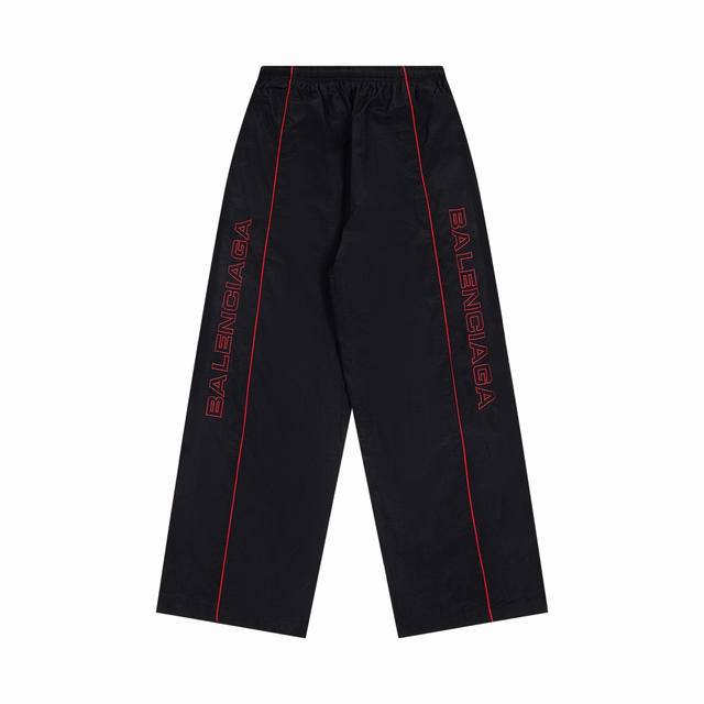 K477# 巴黎世家 Balenciaga Blcg 25Ss 79红条曼联刺绣运动套装裤子 正确版本定制消光塔丝隆冲锋衣面料 面料经过防水涂层工艺 内里采用三