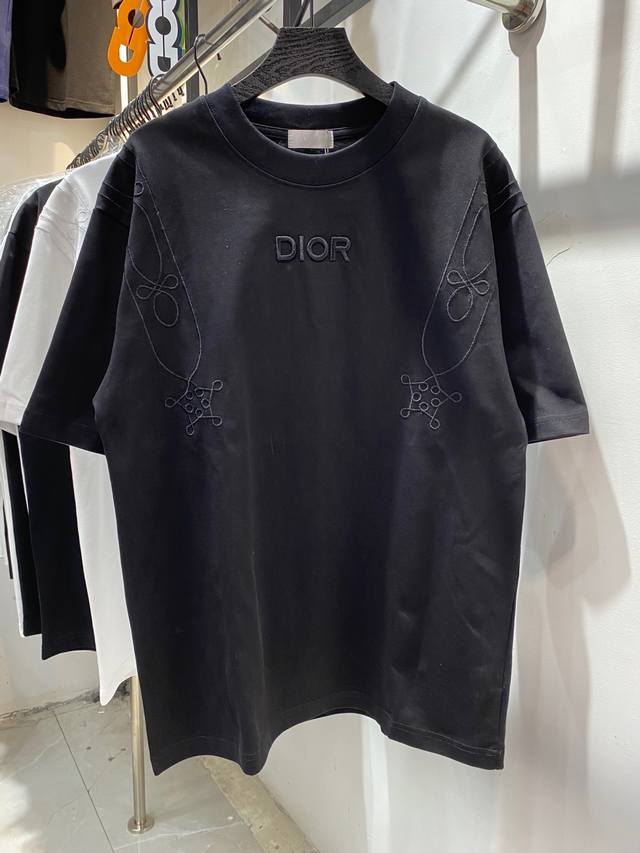 特价 黑色S M Xl 白色齐 特价清不退换款号：Zmr # 迪奥 Dior 精密万针工艺立体绣花刺绣情侣款短袖T恤 正儿八经2 克纯棉双砂面料 所有面料均已提