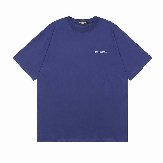 Balenciaga 巴黎世家 Ss 前后经典字母印花短袖T恤- 面料：240克双纱高密度纯棉面料- 工艺: 整件衣服采用精密压花工艺- 男女同款均可驾驭- 尺