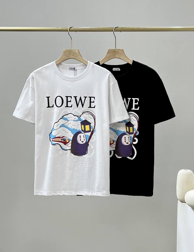 Loewe罗意威 Ss新款千寻火车情侣休闲短袖T恤简单耐看的设计 Is 剪裁宽松风格男女同款 情侣款 Oversize版型 尺码推荐表 M 90-110斤 L