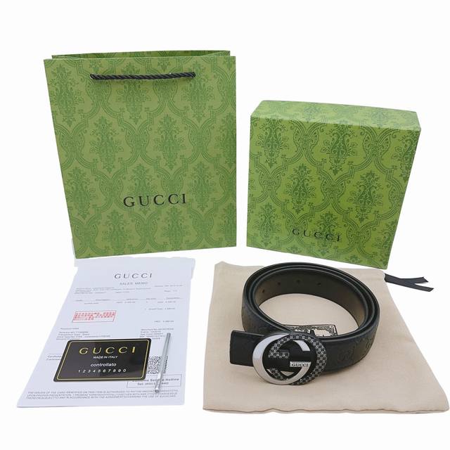 Gucci古驰双G黑银拼接扣头腰带，送礼首选，这款腰带可以说是Gg家最经典的款了，到哪都少不了它的影子。经典印花拼色纯铜扣头，这种款式的更显档次，整体不管是亮面