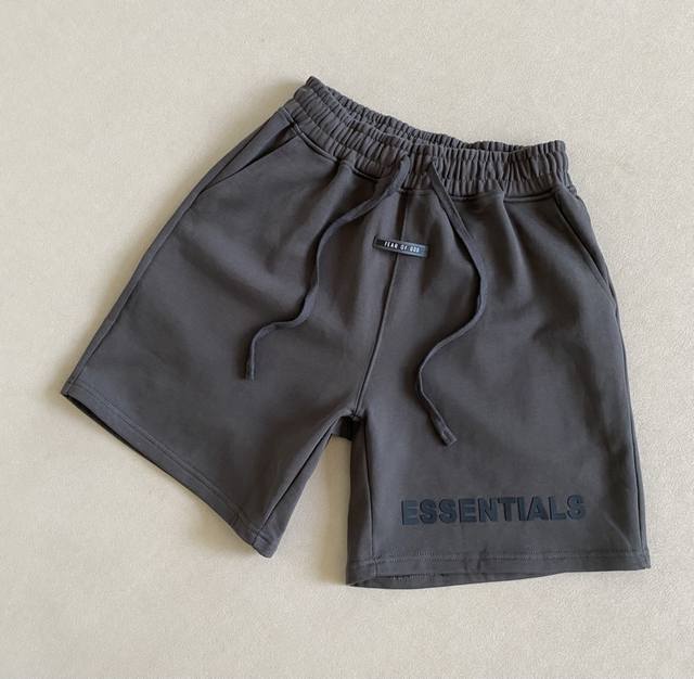 上新 ！Essential潮牌Ess经典字母微标短裤男女同款！宽松版的休闲短裤。小毛圈面料，特别柔软，超级舒服！好卖！大爆款，市面上版本一直都很多不多解释！品质