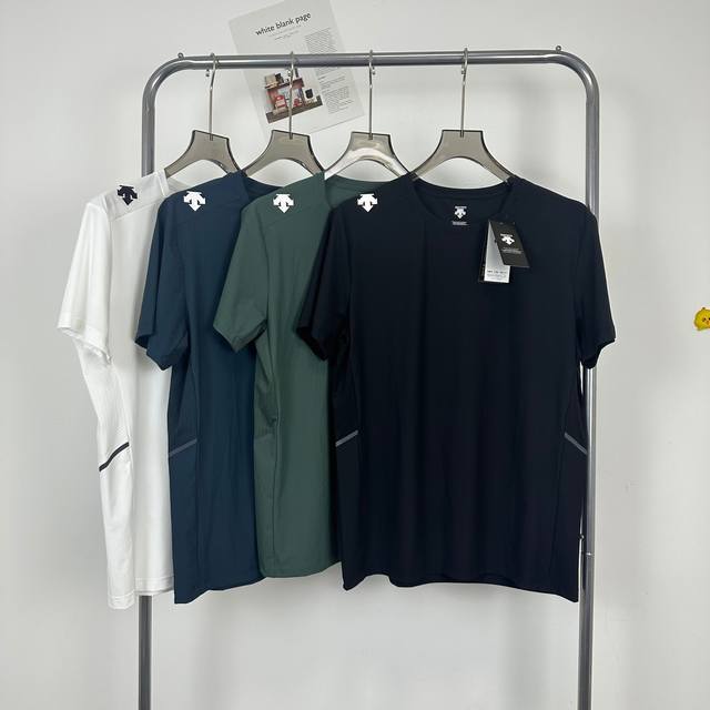 供 Descente 迪桑特冰丝速干T恤春夏男士户外高弹运动跑步，休闲，健身功能干运动短袖T恤.户外机能面料，速干吸湿透气 出汗不粘身 健身运动者必入轻量化面料