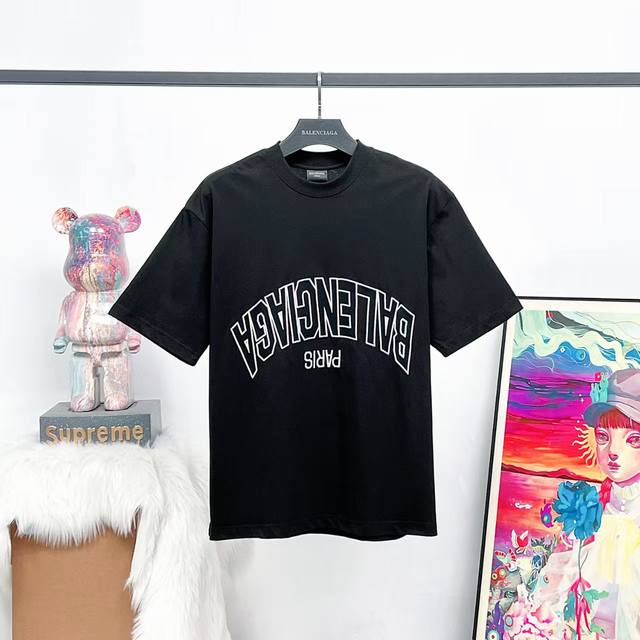 顶级版本 大货挂拍图#巴黎25Ss翻转字母绣花短袖# Balenci*Ga巴黎# 面料采用260G巴黎专用双纱*高克重1比1双纱罗纹 前幅采进口田岛绣花机刺绣工