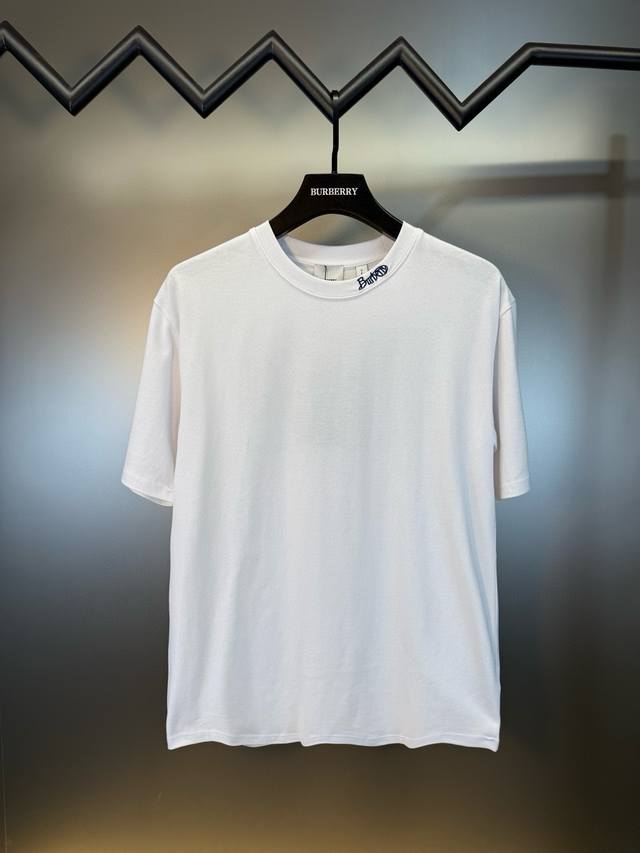 顶级代购版本★Burberry巴宝莉Ss25春夏新款小标刺绣字母短袖T恤品牌新元素前后幅字母立体刺绣设计～面料上身舒适透气，不僵硬，时尚简约宽松版型 采用高定定
