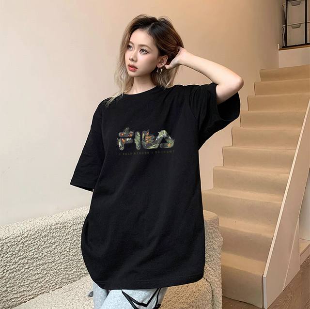 Fila 斐乐限定卡通印花短袖T恤，男女同款，Ins小红书叫你搭配上身，夏季新品首发，版型宽松，260G高克重新疆棉，修饰脸型且舒适有型，近年来深受欢迎的风格，