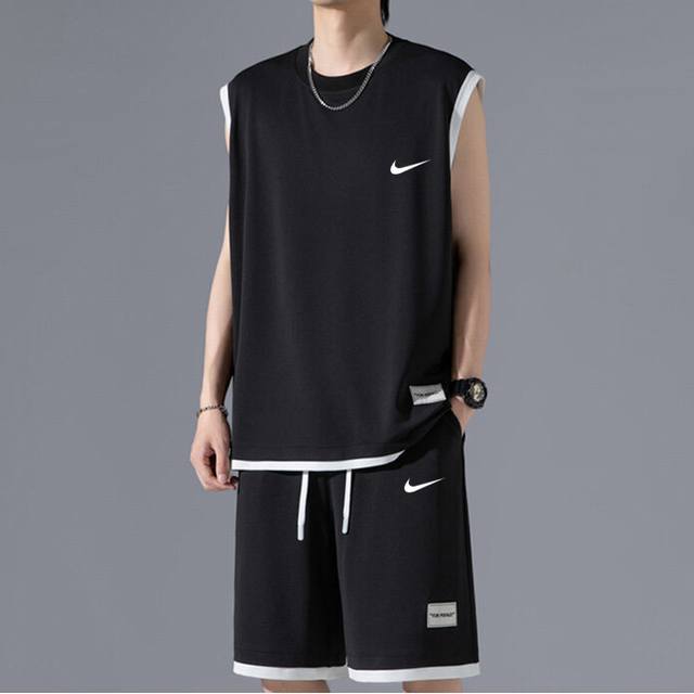 Nike 耐克限量背心短裤套装 上衣＋裤子，不拆卖 男女同款， 一款流行酷酷的穿搭，休闲舒适宽松的版型，整体设计比较简约，没有过多的点缀，很耐看，休闲潮搭，非常