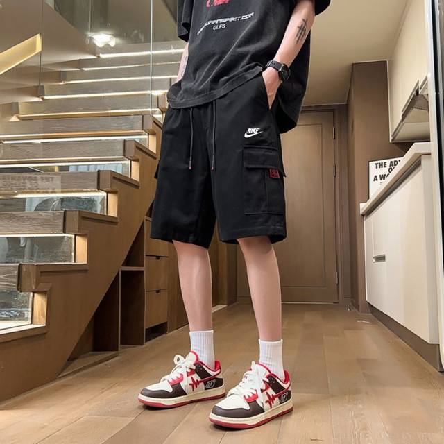 上新 耐克Nike夏季新款工装五分裤宽松跑步休闲运动短裤打破单一穿搭风格百变型格，由我定义工装短裤品质升级，工装大口袋舒适个性休闲，高弹材质，接触瞬间凉感，垂顺