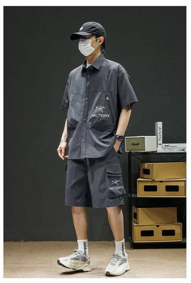 上新 Arc‘Teryx 始祖鸟2025夏季经典手工缝边男士户外宽松休闲短袖衬衫 短裤套装！元厂级轻奢 男士衬衫 短裤 爆版不多说 决对重工打造 上身真的巨高级