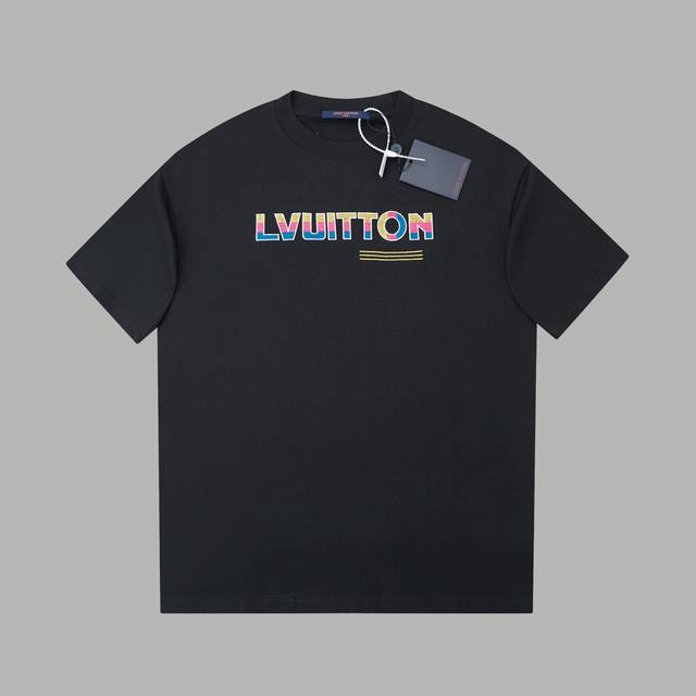 Lv 25Ss早春新款 彩色刺绣Lv字母短袖轻奢主义 男女日常通勤穿搭必备单品 正确版本 欢迎对比详细特征 320克100% 纯棉双纱汗布面料 同缸定染特种加粗