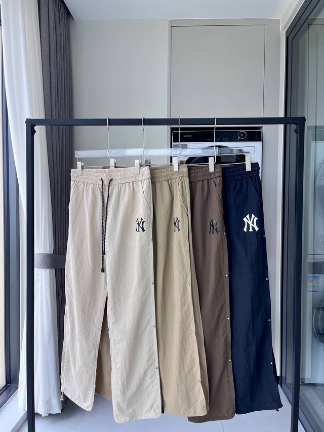 Mlb洋基经典Ny印花工装风直筒裤，束脚裤休闲裤，版型超正的百搭神裤，一裤两穿，可直筒可束脚，上身巨好看，搭配经典Logo印花设计，经典百搭，面料舒适亲肤，百搭