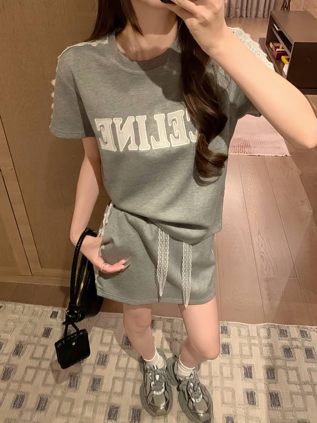上新 套装Celin* 赛琳 蕾丝贴布刺绣字母短袖短裙套装颜色：黑色 白色 灰色码数：Sml见尾图