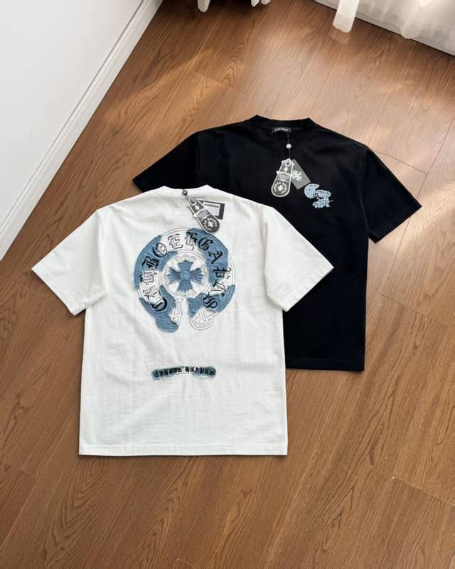Chromehearts克罗心男女情侣短袖。规格：320克。高克重洗水双纱面料，贴布烧花重工刺绣工艺，纯棉情侣短袖T恤 。高克重酵素水洗定织面料，通肩领条，双股