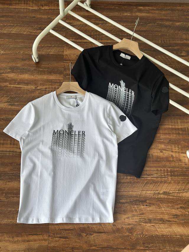 黑Xl无 25新款蒙口Moncler盟可睐 春夏新品 男女情侣褪色标识棉质圆领短袖T恤高版本！G网同步在售 男女同款此款T恤以褪色效果诠释品牌标识，营造光学效果