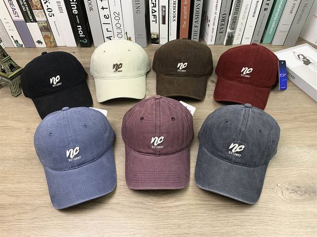 9636# #潮流韩版简约百搭棒球帽软顶帽子休闲户外遮阳帽太阳帽男女同款鸭舌帽#可调节颜色：黑色 杏色 绿色 酒红色 浅蓝色 紫色 灰色