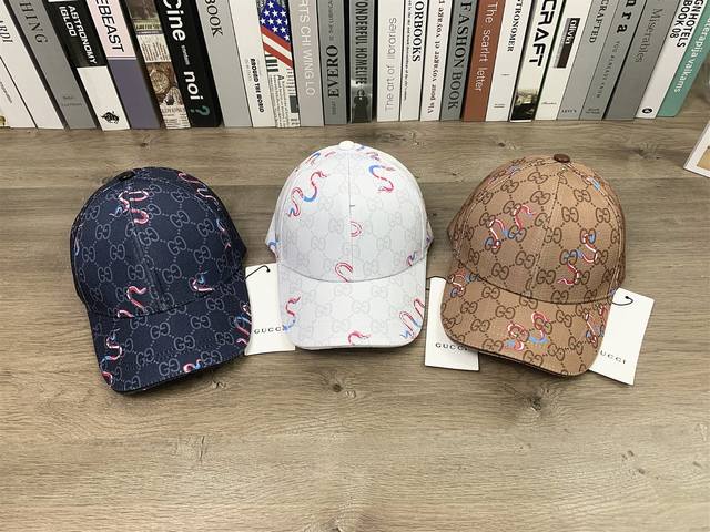 9625# #Gucci古驰满Logo硬顶棒球帽休闲男女同款鸭舌帽百搭显脸小大头围#可调节颜色：藏蓝色 白色 卡其色