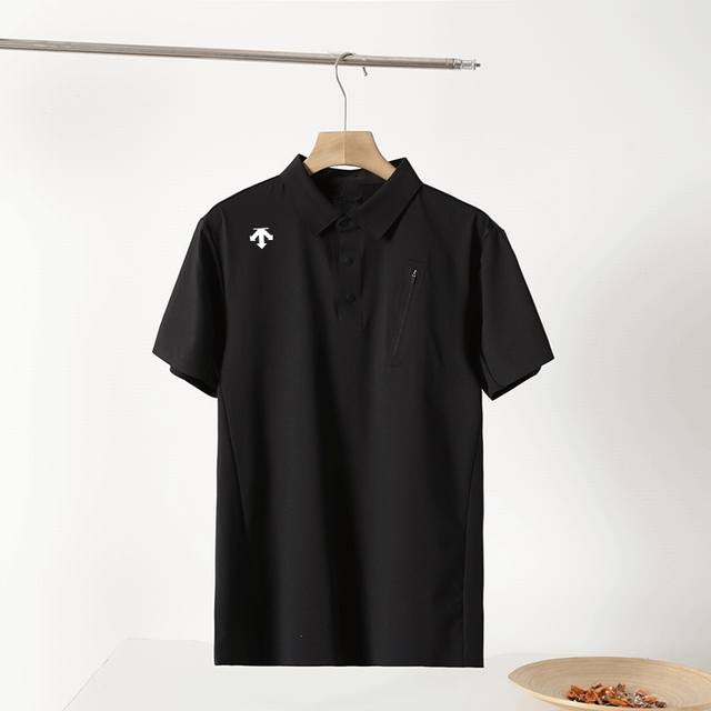 Descente 迪桑特夏季新品男士休闲速干Polo速干材质，男士日常通勤搭配，绝对的黑科技产品，休闲商务运动优选，无缝压胶速干Polo衫、切割工艺，立体剪裁，