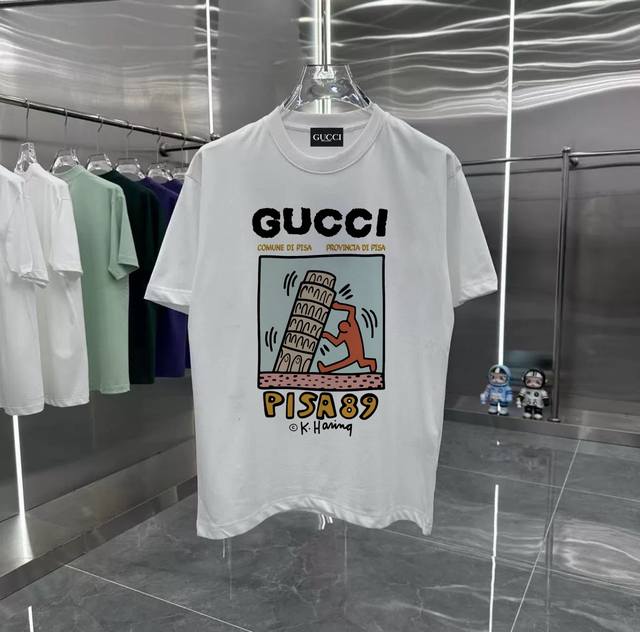 Gucci比萨斜塔系列 专柜款复古情侣 印花短袖T落肩袖重磅280G精梳棉材质 透气舒适 进口外贸级专柜印花，随意搓洗不褪色不变形。 情侣款 男女同款哦