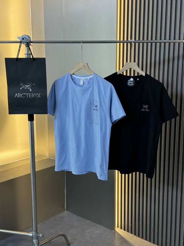 Arc'teryx 始祖鸟速干 T 恤 经典之作-Color：黑色 浅蓝-Size：M L Xl 2Xl 3Xl 4Xl 首先，不得不提它那令人惊艳的舒适性。领