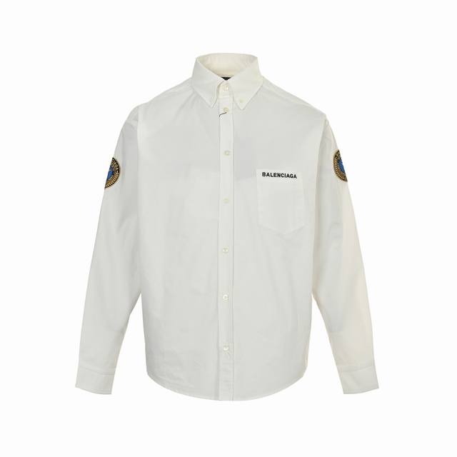 Balenciaga 巴黎世家 25Ss 狮标刺绣曼联衬衫7454购买原版，采用80支纯棉府绸面积精棉面料，通常具有较好的吸湿性、透气性、保暖性和耐磨性，同时也