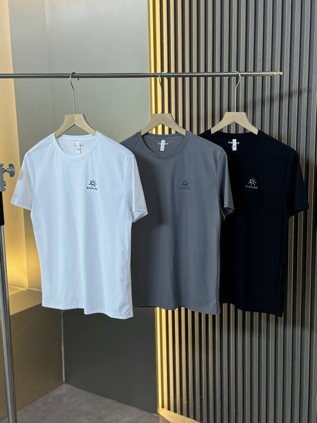 Kailas 凯乐右 胸前精密刺绣小标高端短袖T恤 -Color：黑色 白色-Size：M L Xl 2Xl 3Xl 简约黑白双色，简约却不简单。整件衣服没有复