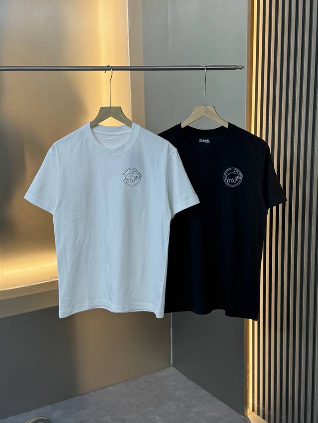 Mamimut 猛犸象 25年夏季款圆领半袖T恤-Color：黑色 白色-Size：M L Xl 2Xl 3Xl 选用优质纯棉面料，质地柔软亲肤，透气性绝佳，夏