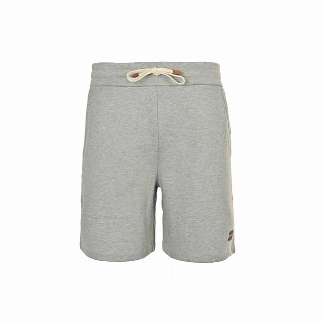 Miu Miu 缪缪 25Ss 贴布字母短裤面料采用360克毛圈面料，原版定染花灰色。面料成份100%棉。刺绣贴标，贴标采用牛皮切割出原版1：1大小字母。胶水粘