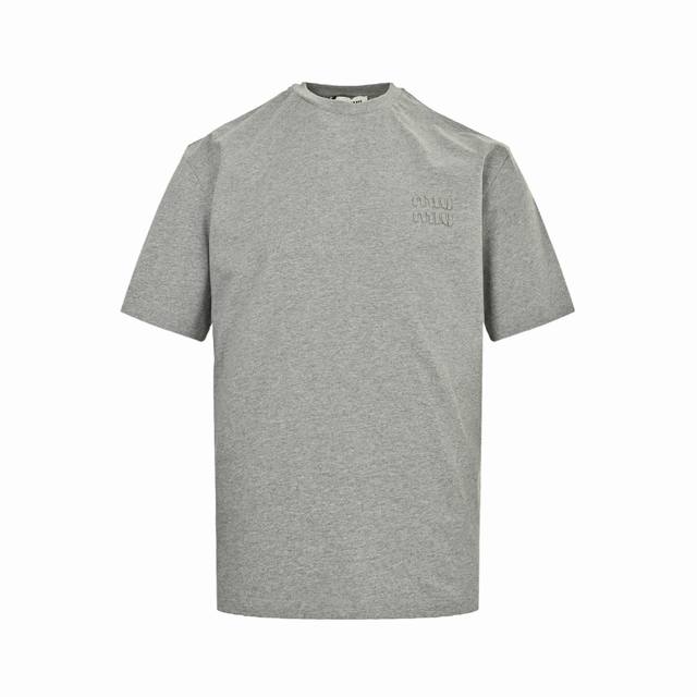 Miu Miu 缪缪 25Ss 贴布绣字母Logo短袖正品4919购入开发，21支精梳棉平纹，1*1索罗纳罗纹，进口刺绣，面料酵洗，定制1：1商标，合身版型Si