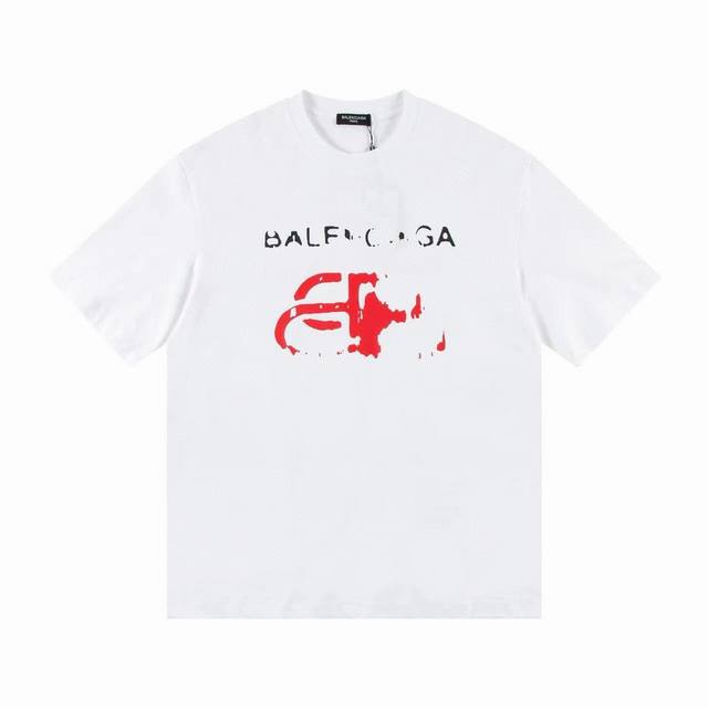 Balenciga巴黎世家24早春新款T恤经典Logo字母- 面料：240克双纱高密度纯棉面料- 工艺: 整件衣服采用精密压花工艺- 男女同款均可驾驭- 尺码：