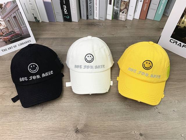 9505# #Smfk笑脸刺绣洗水做旧棒球帽软顶帽子男女休闲户外街拍个性显脸小鸭舌帽#可调节颜色：黑色 黄色 白色