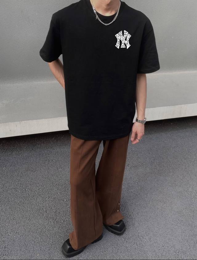 Mlb Yankees-Ny 水墨Like短袖半袖T恤- 采用260G双纱100%新疆精梳纯棉面料- 采用过肩拉条工艺，百洗不变形！-采用高端印花，百洗不开裂！