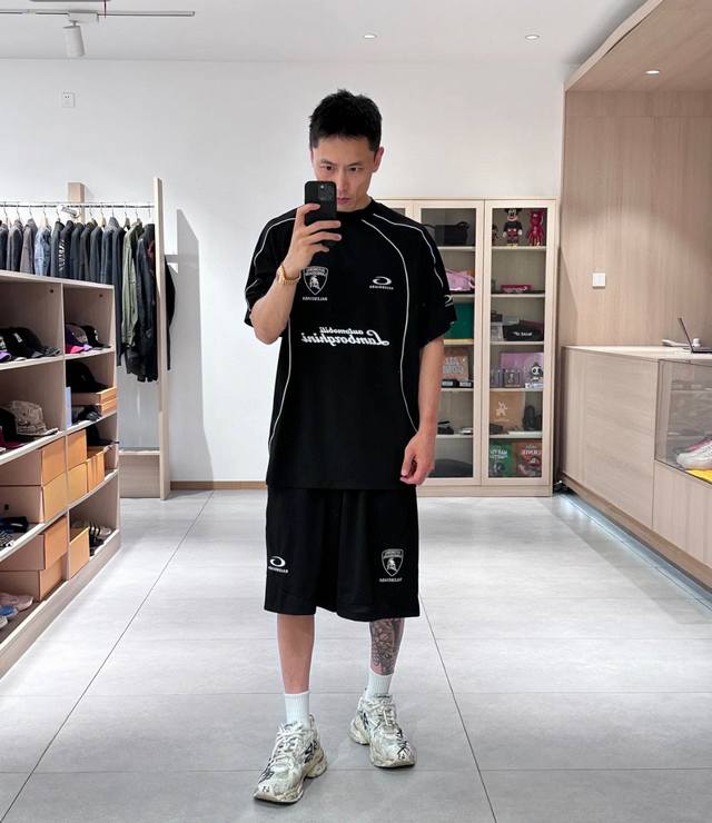 新 Balenciaga巴黎世家 X Automobili Lamborghini 兰博基尼 联名款 平纹网眼休闲短裤 宽松版型 男款 黑色 原版 克网眼面料