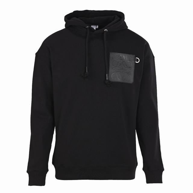 Loewe 罗意威 胸口压花徽标皮口袋连帽卫衣这件衣服胸前枫叶棕皮标经品牌方反复修改一个月才敲定，图腾的凹凸感设计点睛之笔直戳人心～ 肉眼可见的细腻，进口420