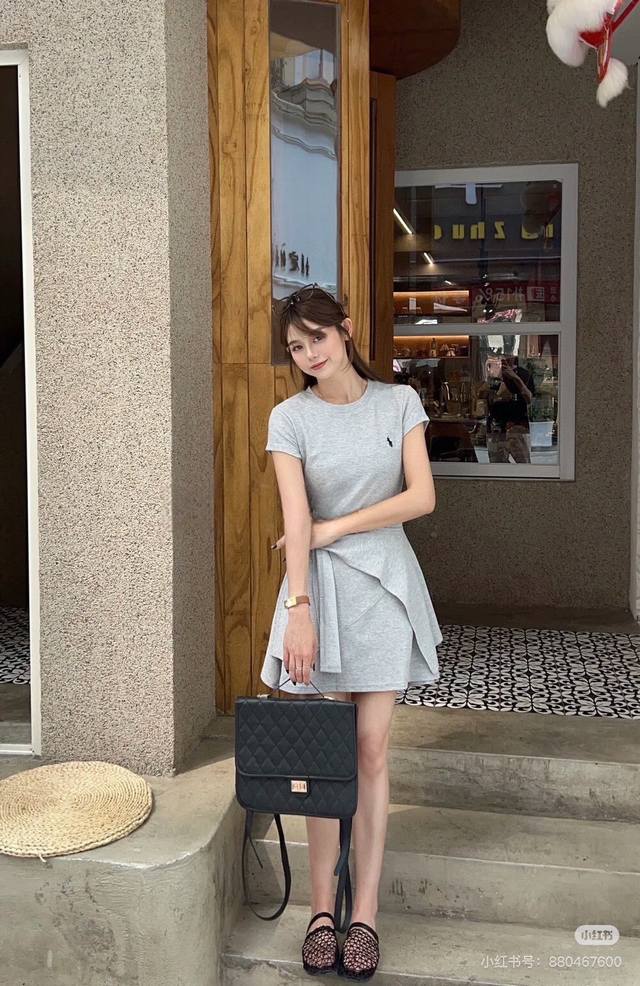 上新 Rl 拉夫 25Ss新款披肩连衣裙立体剪裁简约线条呈现经典版型微微修身是有余量的 假两件即视感增添层次气息日常搭配上简约大气 随意慵懒～颜色：蓝色 灰色码