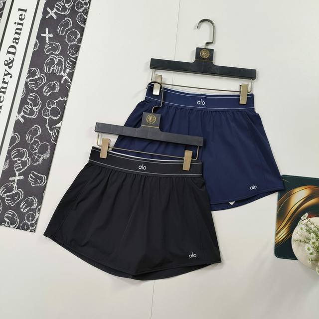 尺码Sml女款2025夏季新品Alo夏防晒瑜伽裙 女神必备半身裙短裙高腰A字裙腿精来咯，二合一款百搭轻便飘逸。弧形裙摆设计，更显腿细显腿长。它可以在你需要运动的