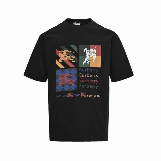 Burberry 巴宝莉 25Ss 方块战马印花短袖面料采用定制240G 26支特滑双股精棉平纹高密无尘全棉布料。前幅密度加厚，走线平整，代工品质，全套定制辅料