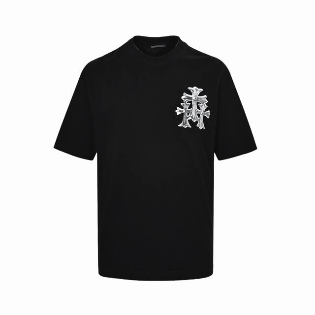 Chrome Hearts 克罗心 25Ss 马蹄十字架印花短袖面料采用280克重精梳棉，定制32支1*1螺纹，成衣两遍水洗处理，面料舒适亲肤无异感，定制定染面